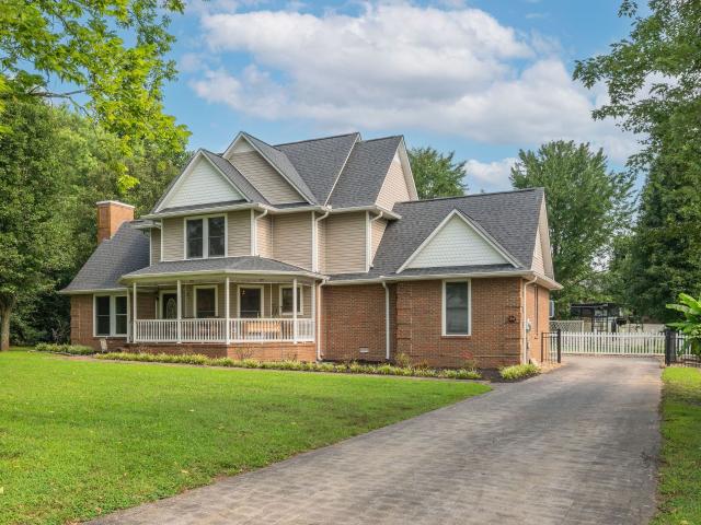 411 Sunnyside Ln