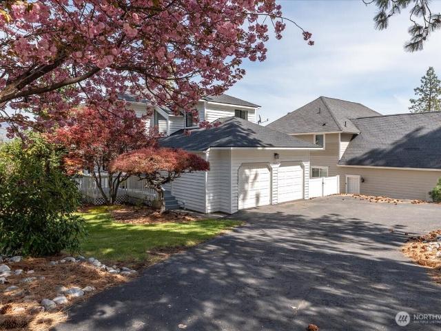 4124 Lakeview Place