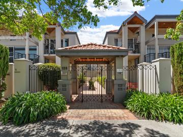 House to rent in Como, Perth