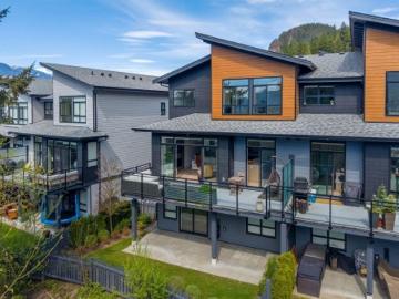 41203 Highline Place, Squamish, BC, V8B 1C2 duplex for sale | Listing ID R3110 | Royal LePage