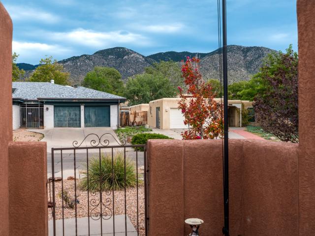 4121 Glen Canyon Road NE