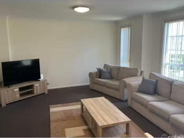 4/12 18 Myall Road, Casula Townhouse for rent Listed by Alex.