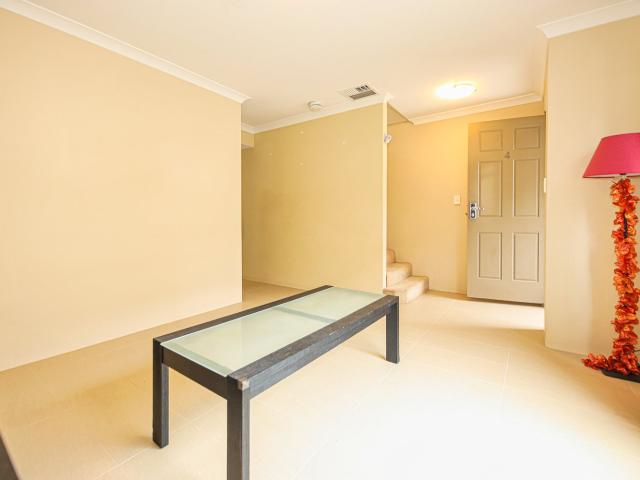 4/12 Charles East StreetMidland WA 6056, Australia
