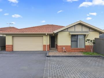 4/12 Denton Park Drive, Rutherford
