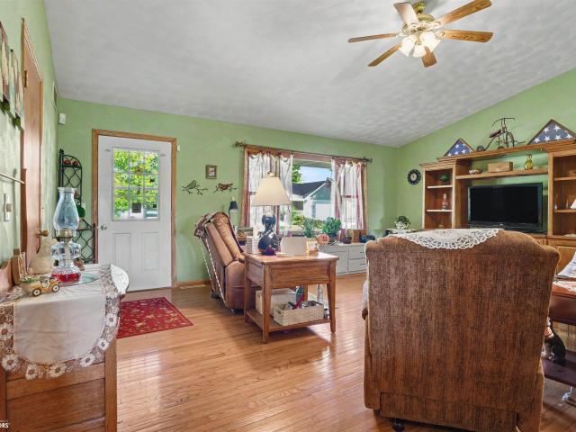412 E Becky Ln