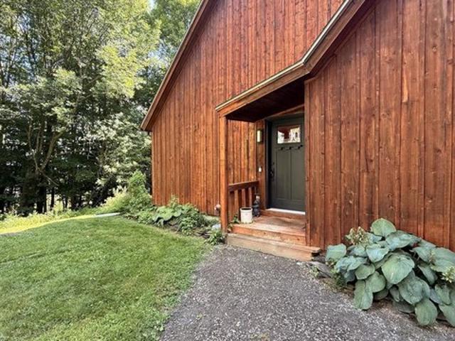 412 Logan Dr, Newport City, VT 05855