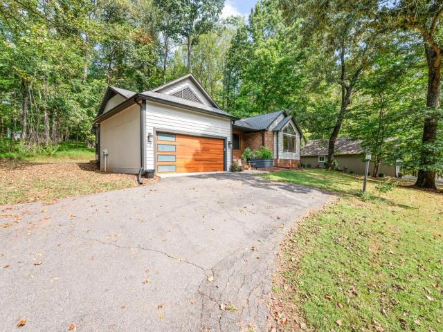 412 Lake Vista Dr