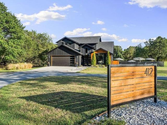 412 NW Cowan Ave, Gentry, AR 72734