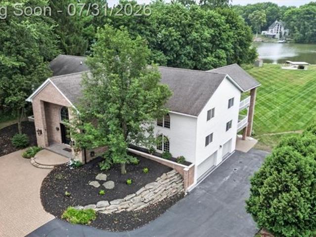 4132 Waterland Dr N, Hadley, MI 48455