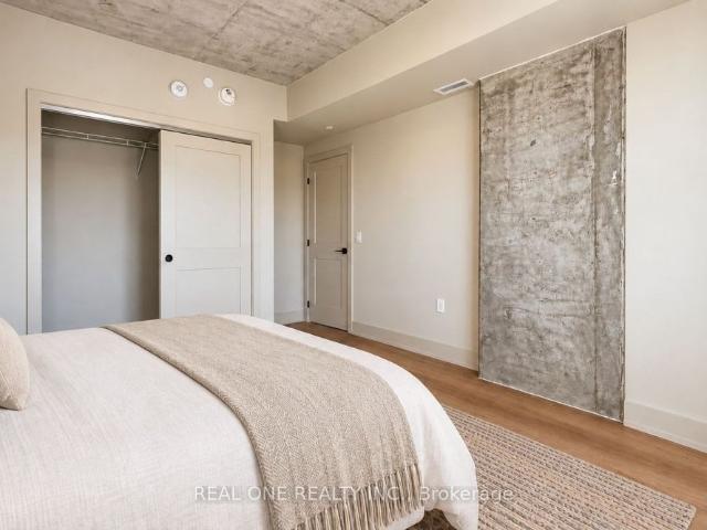 413 810 King Street W, Hamilton