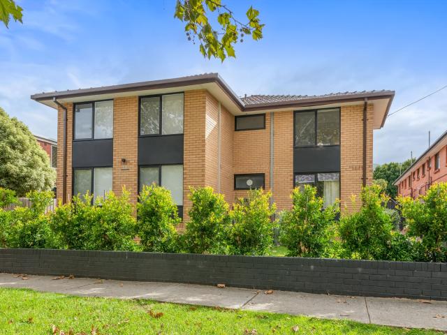 4/13 Christmas Street, Northcote