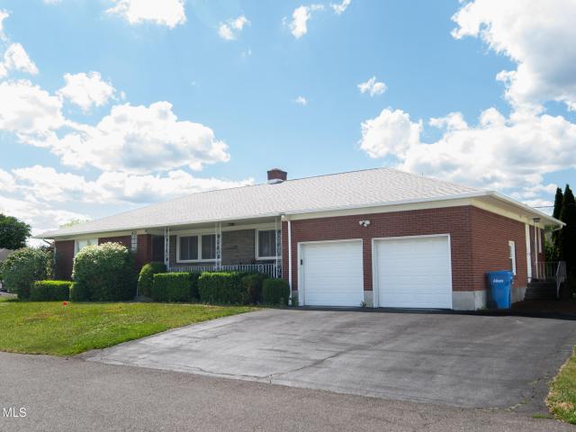 413 Hackett Boulevard