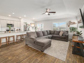 413 Hunter Loop
