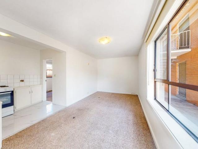 4/13 McCulloch Street Essendon