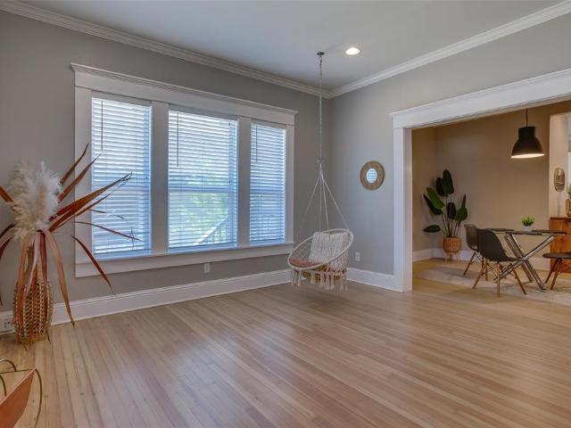 413 W 9th Street
