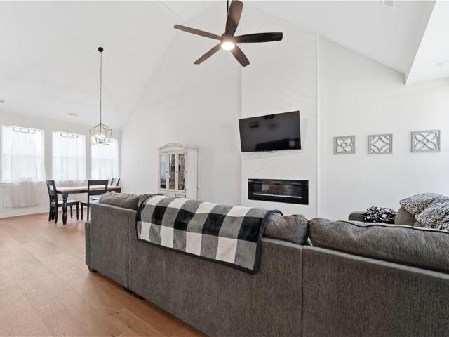 413 W Walnut Street