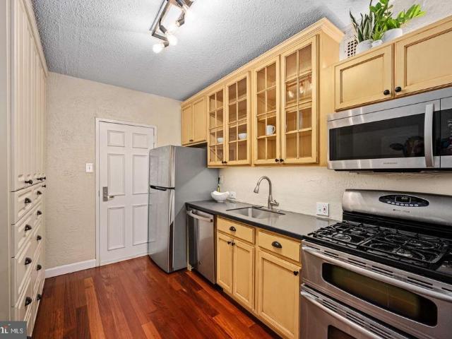 4141 N Henderson Road # 1002