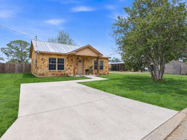 414 Harl St, Pleasanton, TX 78064 | MLS #1965