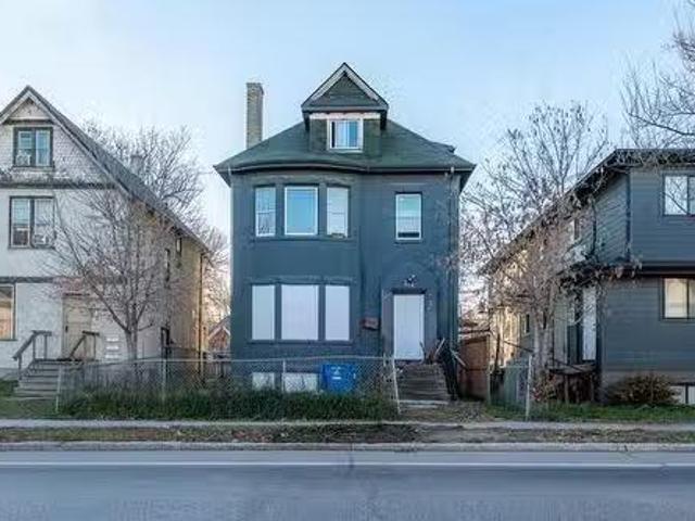 414 Maryland St, Winnipeg, MB, R3G 1M3 commercial for sale.
