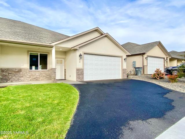 414 S 97th Ave, Yakima, WA 98908 | MLS #25 2826