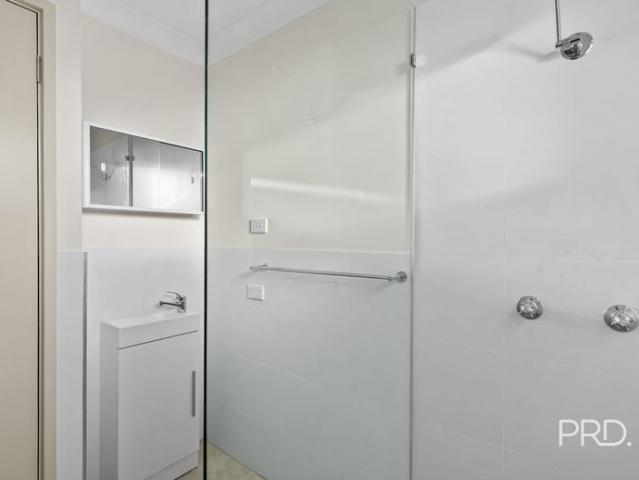 4/14 Sherwood Avenue, Kooringal NSW 2650