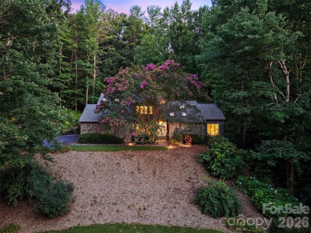 414 Stonecroft Drive SE