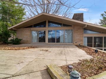 414 W Riverwood Drive