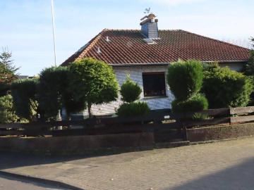 41542 Dormagen Nievenheim: Freistehendes EinfamilienhausBungalow auf großem Grundstück