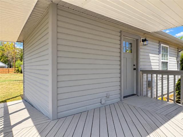 415 E K Place