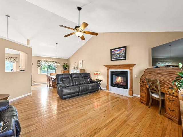 415 E Sunny Hill Dr