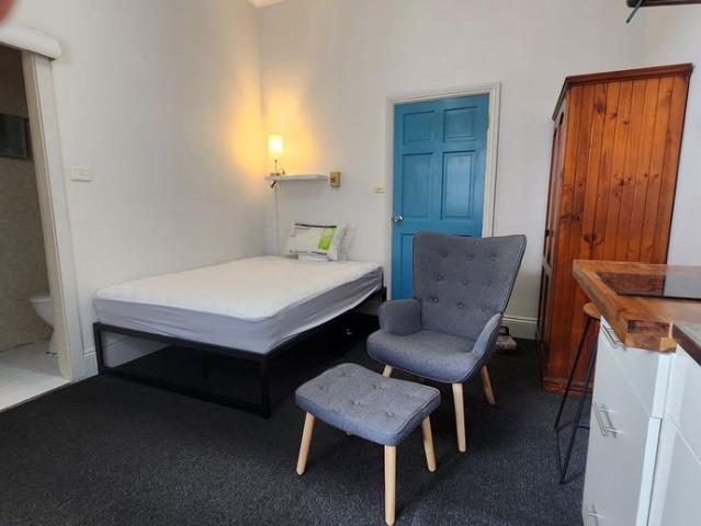 $415 pw studio