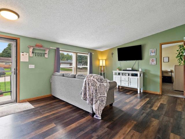 415 W 2ND Street