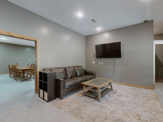 415 W Antioch Rd