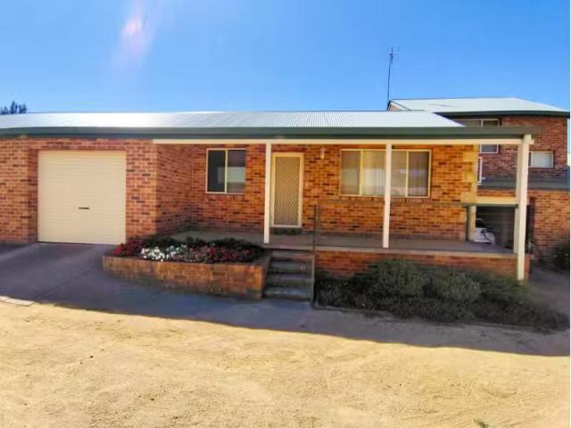 4/168 Burrangong Street, GRENFELL Townhouse for rent Listed b.