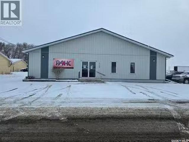 416 7Th Avenue Nw, Weyburn, SK, S4H 2K7 commercial for sale.