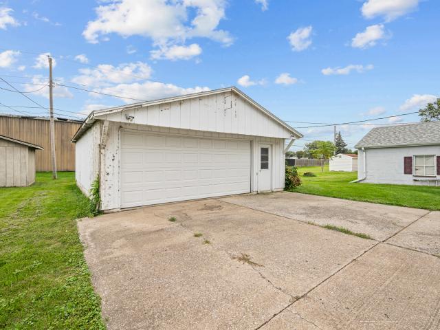 416 4th Street E