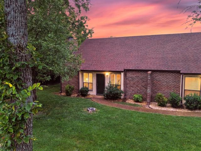 416 Castlewood Ln