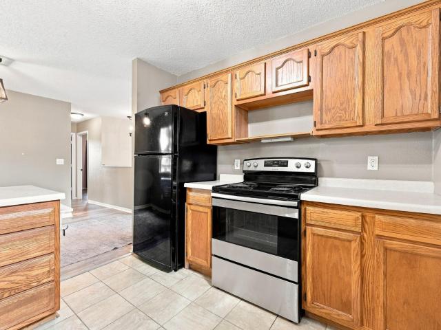 416 Central Street W