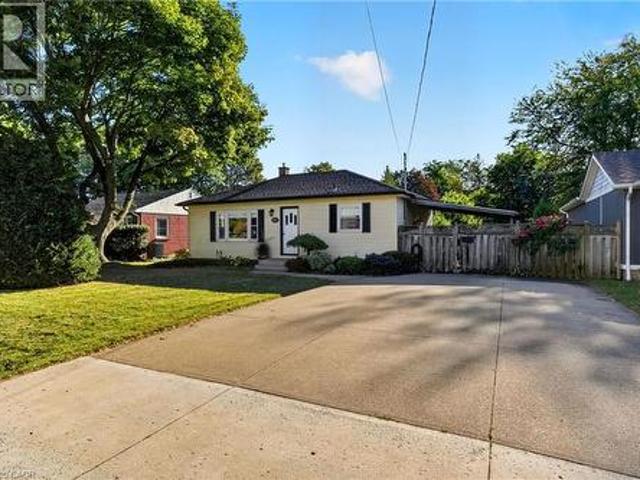 416 Bartlett Avenue, Grimsby, ON, L3M 2N4 house for sale | Listing ID 40866 | Royal LePage