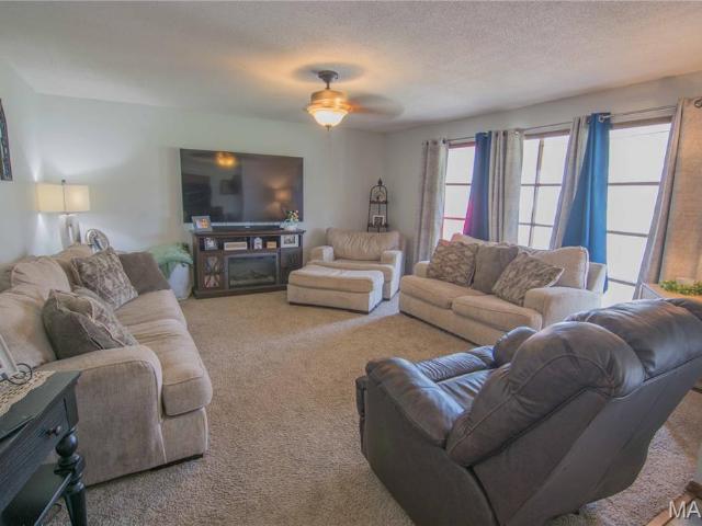 416 E Bayles St, Brownstown, IL 62418 | MLS #26018