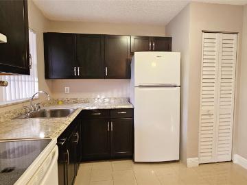 416 Lakeside Dr, Unit 129, Margate, FL 33063 | MLS #B26029