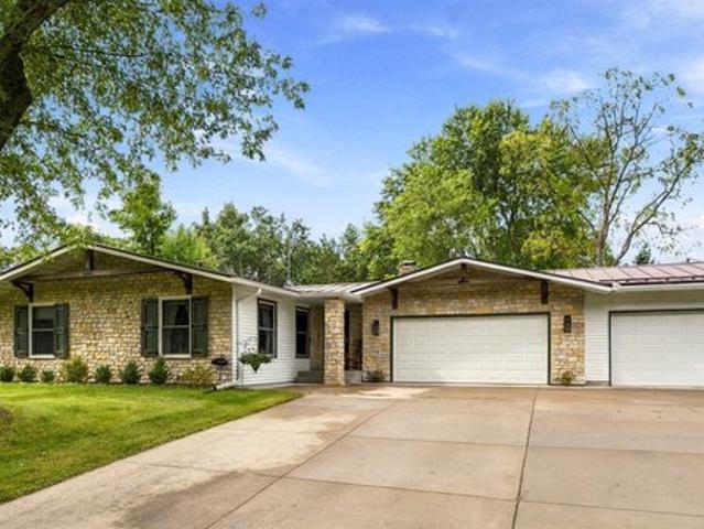 416 S Harrison St, Waupaca, WI 54981