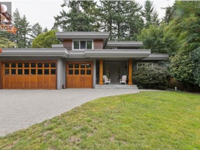 4176 Virginia Crescent, North Vancouver, BC, V7R 3Z6 house for sale | Listing ID R3163 | Royal LePage