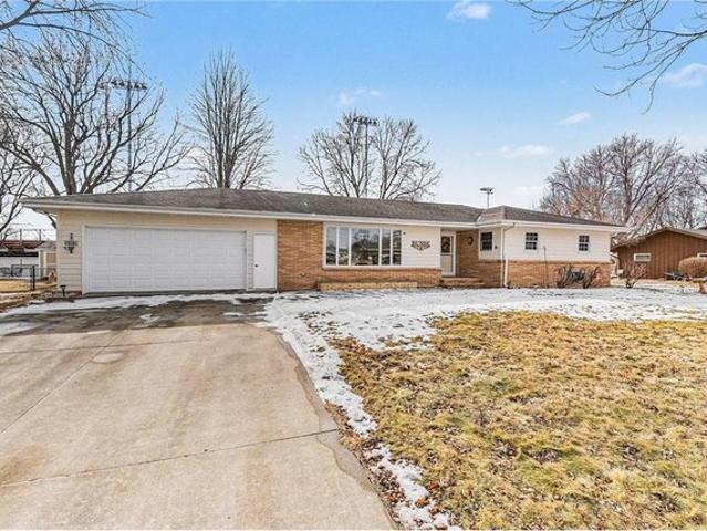 417 S Fairview Dr, Luverne, MN 56156