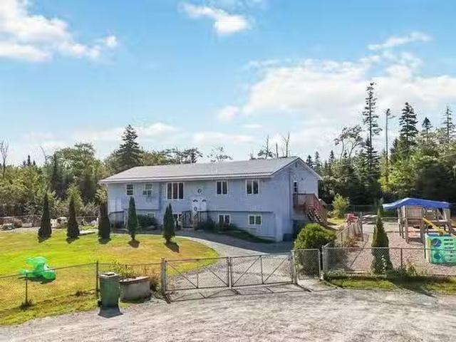 4182 Highway 7, Porters Lake, NS, B3E 1E6 commercial for sal.