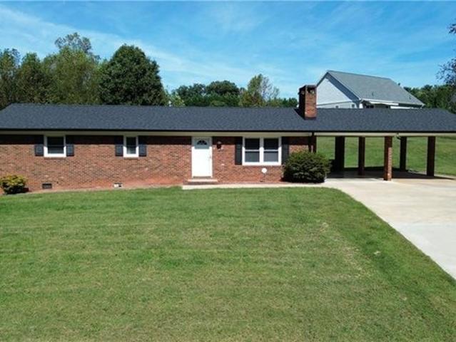 418 Cloverdale Ln, Wilkesboro, NC 28697