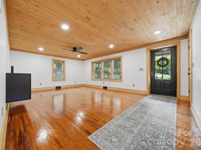 418 Arlington Circle NW