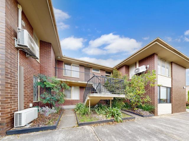 4/18 Lyon St, Essendon