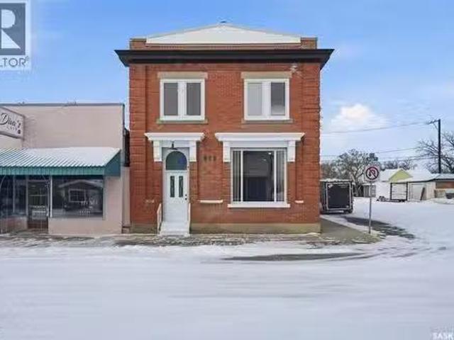 418 Main Street, Gravelbourg, SK, S0H 1X0 commercial for sal.
