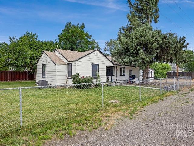 418 S Date St